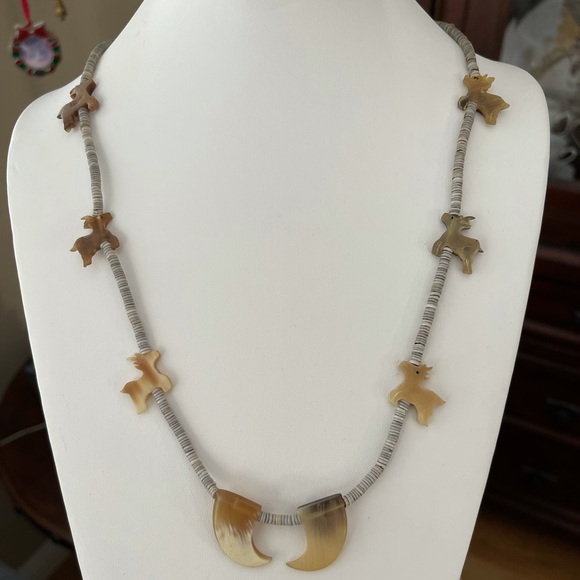 Natural horn & pin shell Heishi fetish necklace - Picture 5 of 5